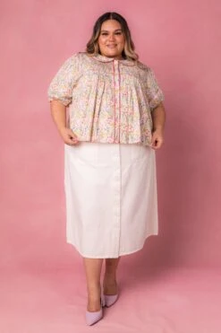 Betty Blouse In Floral -Ivy City Co Dress BettyBlouseCoralCurve Studio Spring24 2 863158