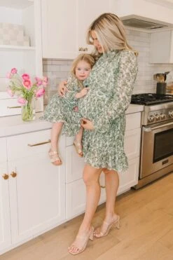 Brynley Dress In Green - FINAL SALE -Ivy City Co Dress BrynleyGreen MothersDay SS23 05 282125