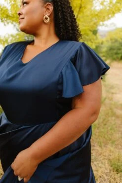 Callie Dress In Navy -Ivy City Co Dress CallieNavy ConradRanch F23 03 668798