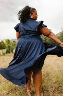 Callie Dress In Navy -Ivy City Co Dress CallieNavy ConradRanch F23 08 665222