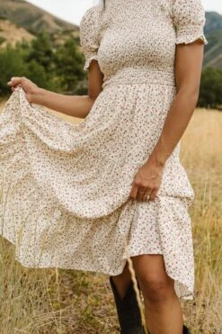 Delia Dress In Ditsy Floral -Ivy City Co Dress DeliaDitsyFloral QuietMeadows F23 38 519482