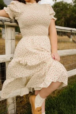 Delia Dress In Ditsy Floral -Ivy City Co Dress DeliaDitsyFloral QuietMeadows F23 50 727229