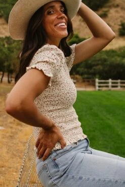 Delia Top In Ditsy Floral -Ivy City Co Dress DeliaDitsyTop QuietMeadows F23 16 485056