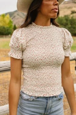 Delia Top In Ditsy Floral