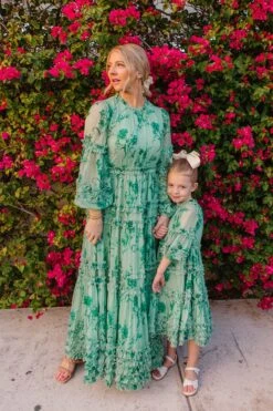 Geneva Dress In Bright Green -Ivy City Co Dress GenevaBrightGreen Florida SS23 05 e13b3451 0372 46eb a64e e20b9001c4a0 725751