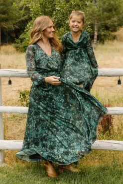 Laney Dress In Green Watercolor - FINAL SALE -Ivy City Co Dress LaneyGreen QuietMeadows F23 08 929471