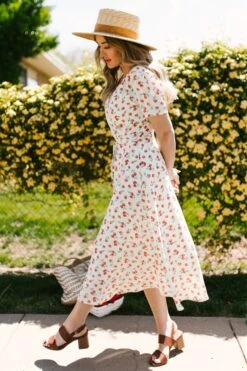 Lucy Dress In Strawberry Fields -Ivy City Co Dress LucyStrawberryFeilds StGeorge SS23 13 853941