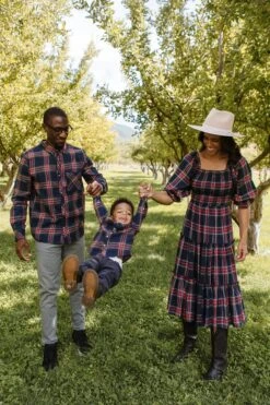 Madeline Men's Shirt In Navy Plaid - FINAL SALE -Ivy City Co Dress NavyPlaidMadeline FW23 Colorcorrect 11 785139