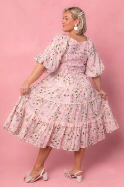 Roselyn Dress In Pink -Ivy City Co Dress RoselynPinkStudio 3 196655