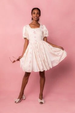 Flowers For All Dress In Vintage Floral 13 Flowers For All Dress In Vintage Floral -Ivy City Co Dress Vintage Studio 2