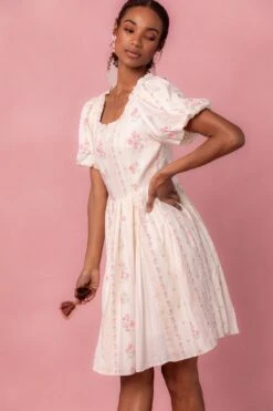 Flowers For All Dress In Vintage Floral 14 Flowers For All Dress In Vintage Floral -Ivy City Co Dress Vintage Studio 4