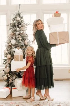 Cosette Dress In Green - FINAL SALE 16 Cosette Dress In Green - FINAL SALE -Ivy City Co Dress WEB IVYCITY DRESSES HOLIDAY20213 2 730693