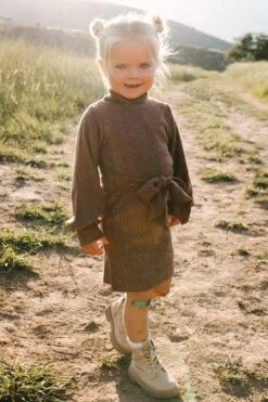 Mini Jensen Dress In Mocha - FINAL SALE -Ivy City Co Dress WEB JensenDress FW23 LindsayArnold 01