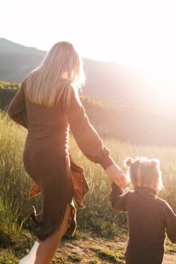 Jensen Dress In Mocha - FINAL SALE -Ivy City Co Dress WEB JensenDress FW23 LindsayArnold 14