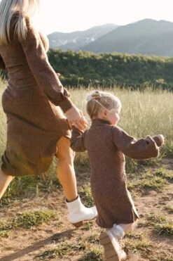 Mini Jensen Dress In Mocha - FINAL SALE -Ivy City Co Dress WEB JensenDress FW23 LindsayArnold 15 265019