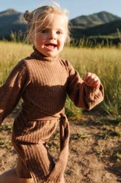 Mini Jensen Dress In Mocha - FINAL SALE -Ivy City Co Dress WEB JensenDress FW23 LindsayArnold 16