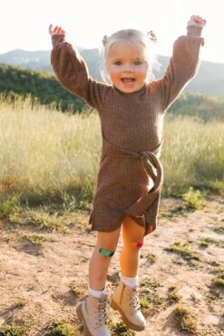 Mini Jensen Dress In Mocha - FINAL SALE -Ivy City Co Dress WEB JensenDress FW23 LindsayArnold 20