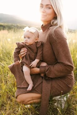 Jensen Dress In Mocha - FINAL SALE -Ivy City Co Dress WEB JensenDress FW23 LindsayArnold 53