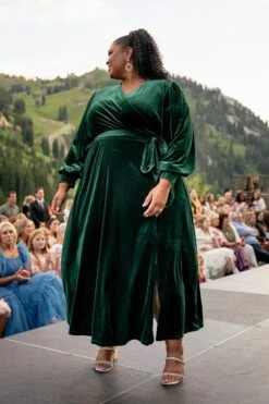 Andie Dress In Emerald Velvet - FINAL SALE -Ivy City Co Dress andieemerald 3 2 246270