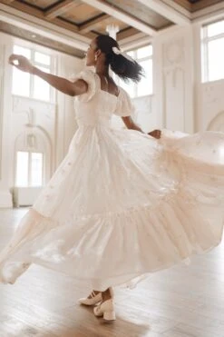 Isabella Dress -Ivy City Co Dress isabella 4 0401a3eb e71c 472f a5b9 52b2fc97bf9a 526535